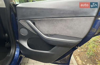 Позашляховик / Кросовер Tesla Model Y 2021 в 