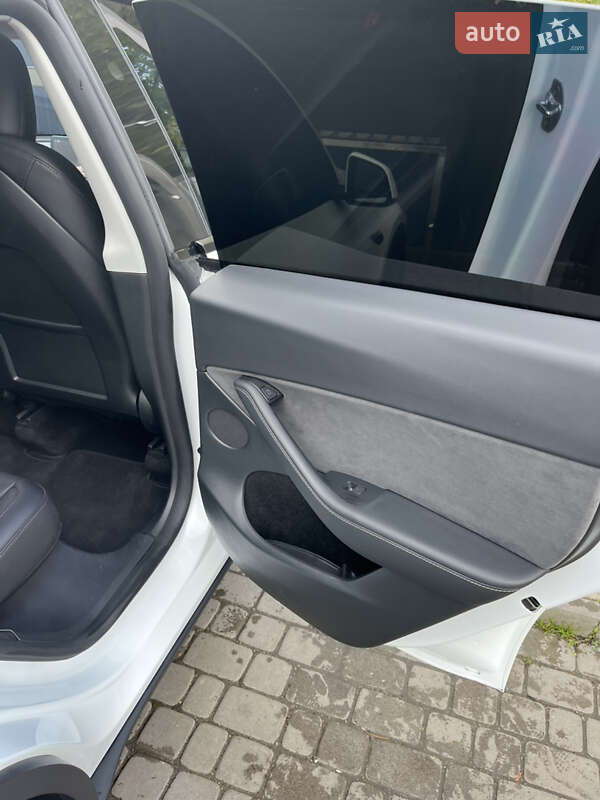 Внедорожник / Кроссовер Tesla Model Y 2024 в Ивано-Франковске