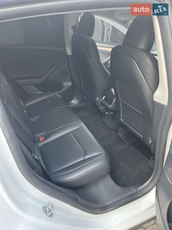 Внедорожник / Кроссовер Tesla Model Y 2024 в Ивано-Франковске