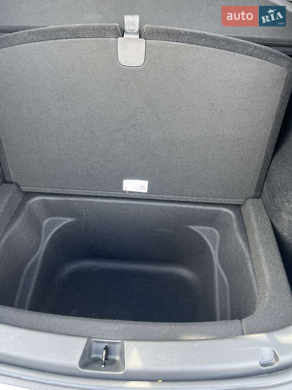 Внедорожник / Кроссовер Tesla Model Y 2024 в Ивано-Франковске