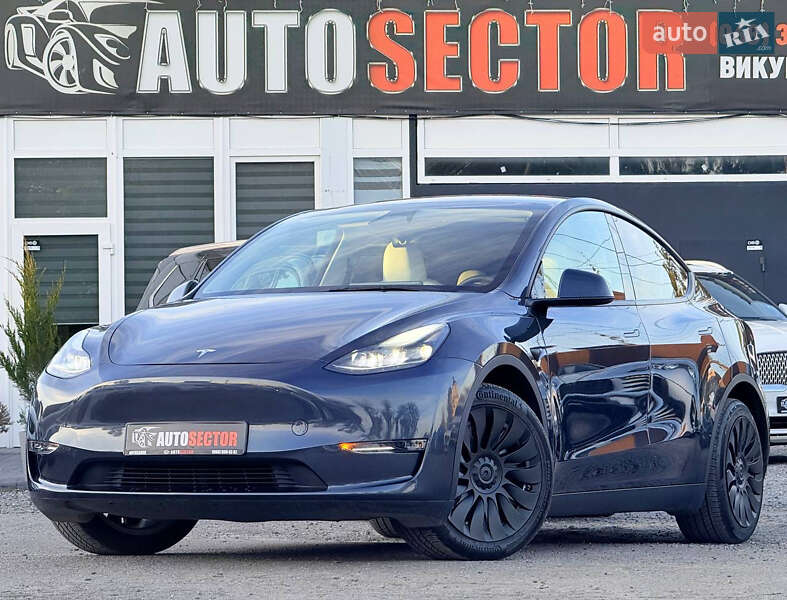 Позашляховик / Кросовер Tesla Model Y 2024 в 