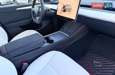Позашляховик / Кросовер Tesla Model Y 2024 в 