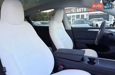 Позашляховик / Кросовер Tesla Model Y 2024 в 