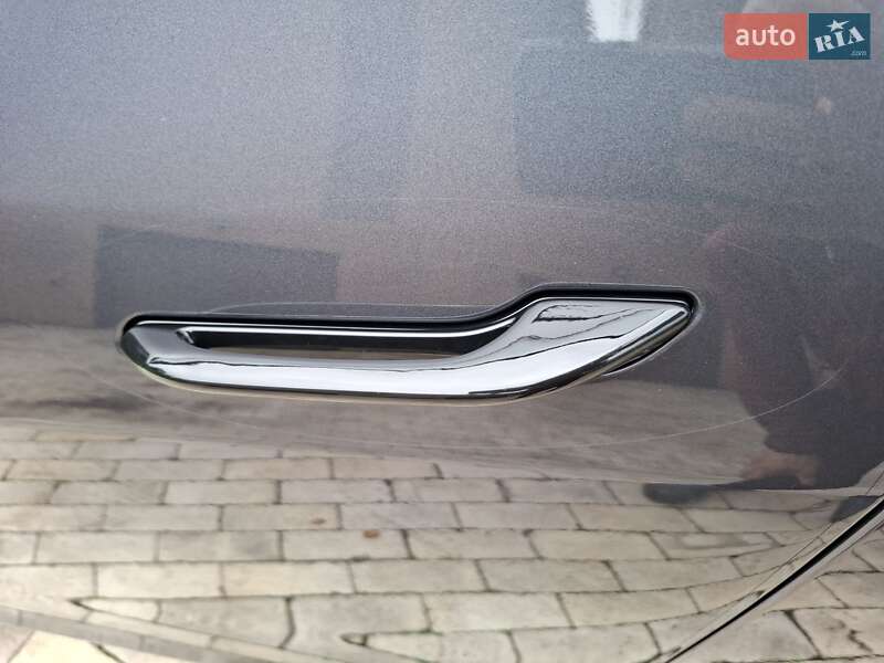 Позашляховик / Кросовер Tesla Model Y 2023 в Києві