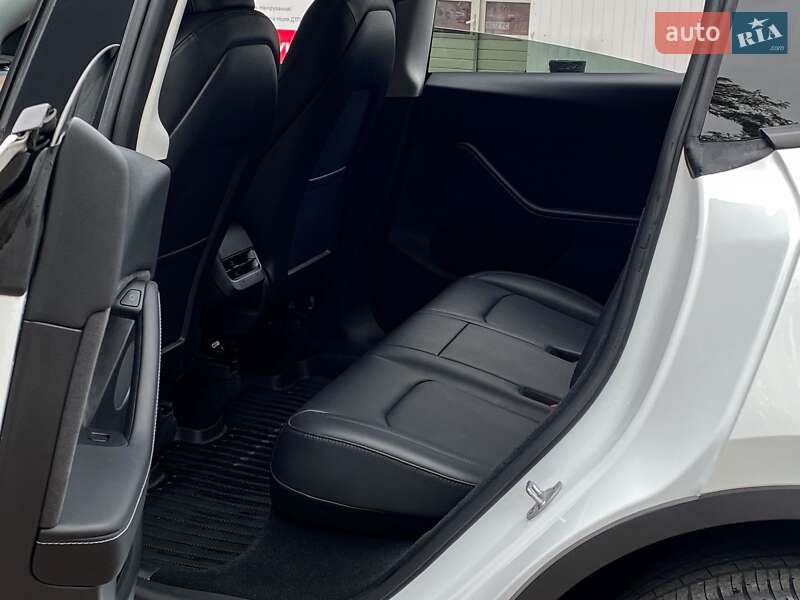 Внедорожник / Кроссовер Tesla Model Y 2023 в Киеве