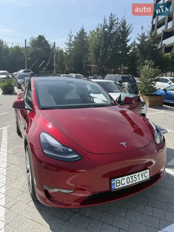 Tesla Model Y 2024