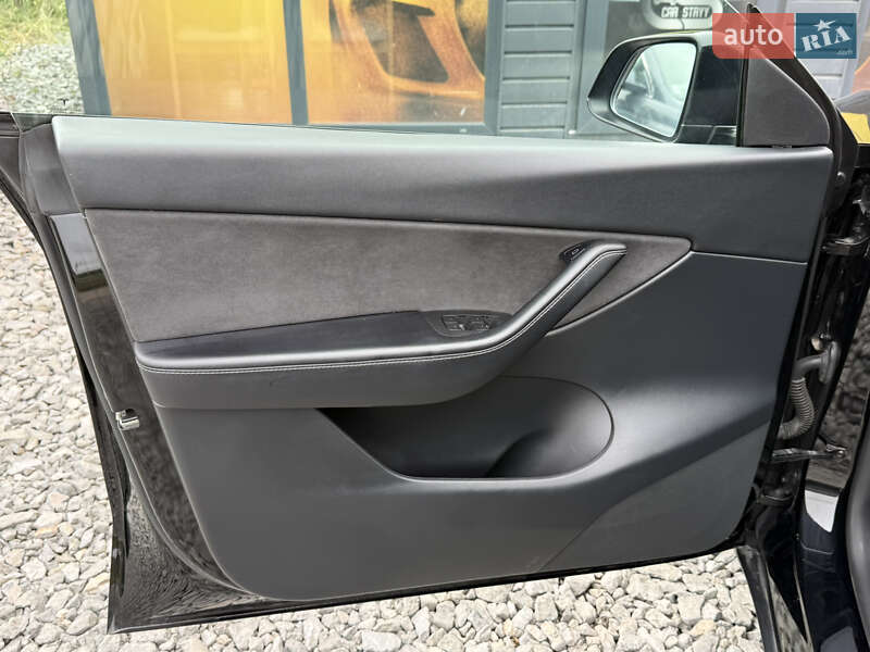 Позашляховик / Кросовер Tesla Model Y 2021 в Стрию