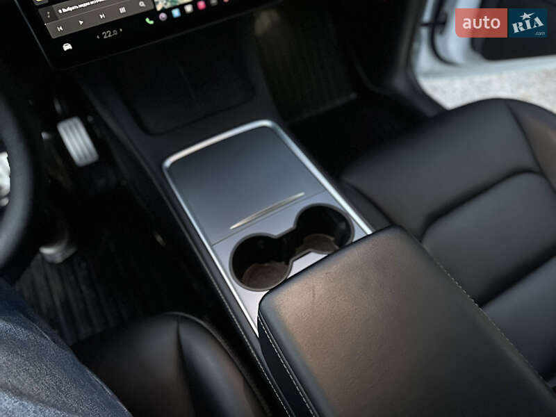 Позашляховик / Кросовер Tesla Model Y 2021 в Володимирі