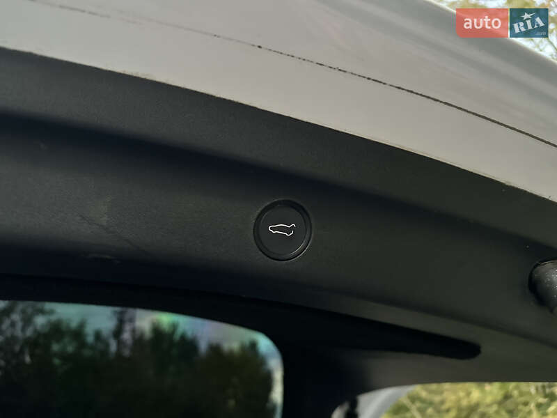 Позашляховик / Кросовер Tesla Model Y 2021 в Володимирі