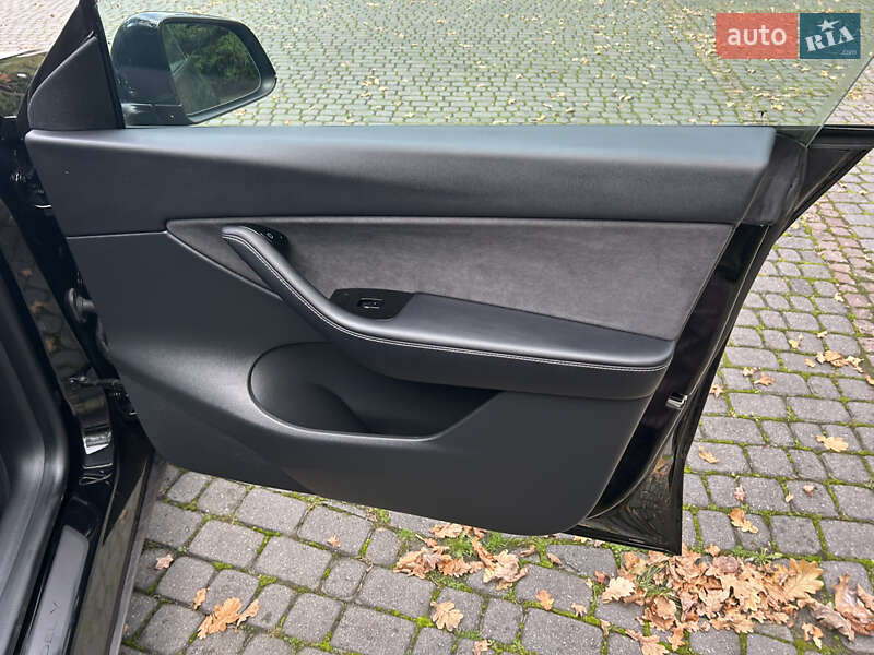 Внедорожник / Кроссовер Tesla Model Y 2020 в Львове