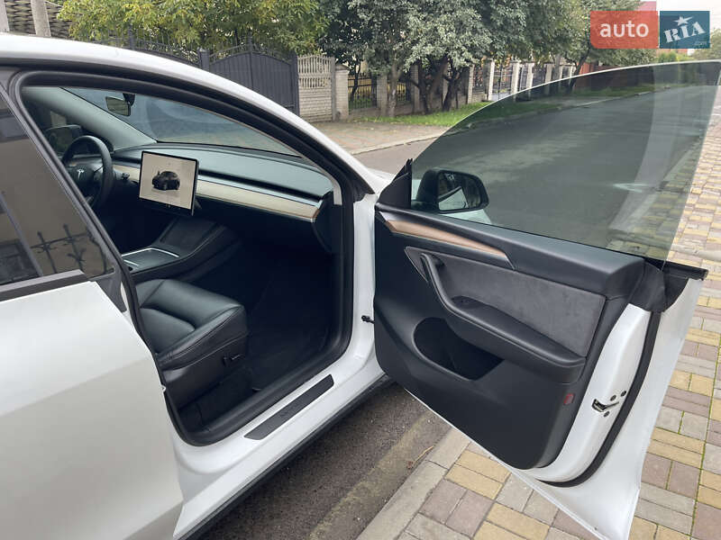 Внедорожник / Кроссовер Tesla Model Y 2023 в Луцке