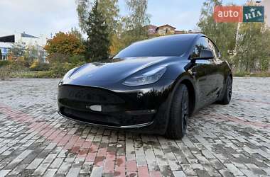 Позашляховик / Кросовер Tesla Model Y 2024 в 