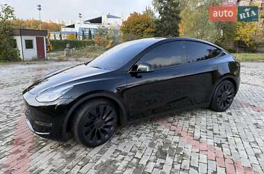 Позашляховик / Кросовер Tesla Model Y 2024 в 