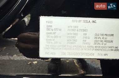 Позашляховик / Кросовер Tesla Model Y 2024 в 