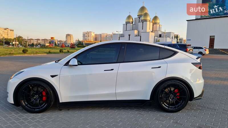 Позашляховик / Кросовер Tesla Model Y 2022 в Львові