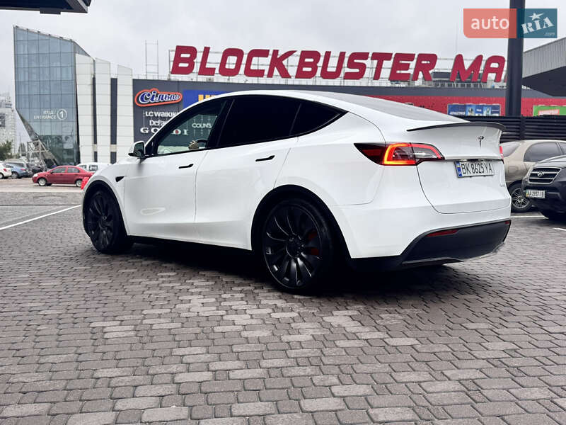 Позашляховик / Кросовер Tesla Model Y 2024 в Києві