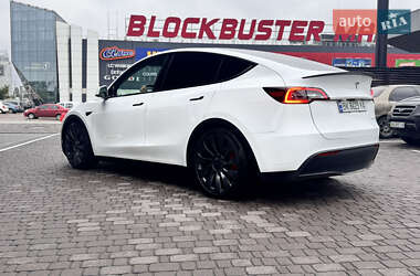 Позашляховик / Кросовер Tesla Model Y 2024 в 