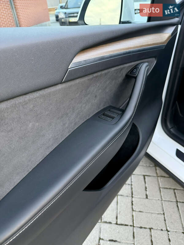 Позашляховик / Кросовер Tesla Model Y 2023 в Львові