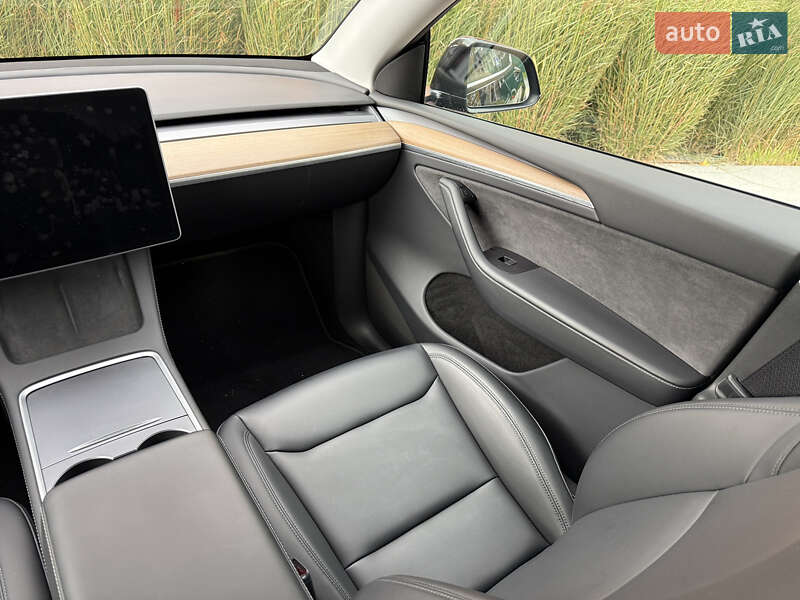 Внедорожник / Кроссовер Tesla Model Y 2023 в Киеве