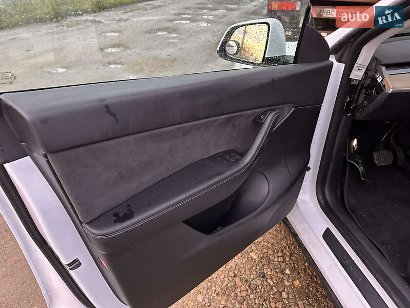 Внедорожник / Кроссовер Tesla Model Y 2021 в Самборе