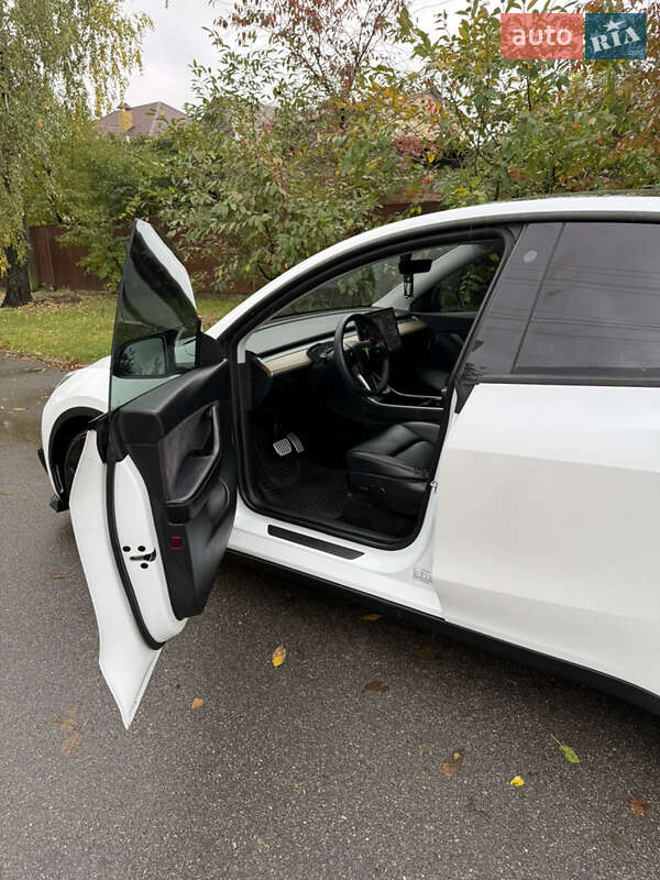 Внедорожник / Кроссовер Tesla Model Y 2020 в Вишневом