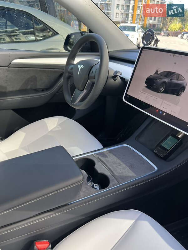Позашляховик / Кросовер Tesla Model Y 2024 в Києві