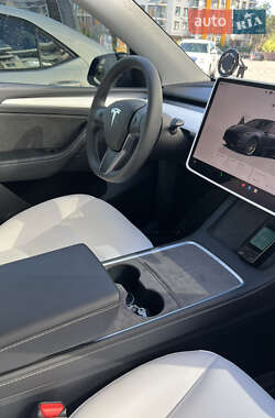 Позашляховик / Кросовер Tesla Model Y 2024 в 