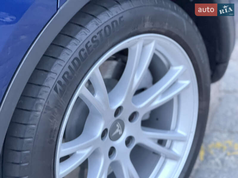 Позашляховик / Кросовер Tesla Model Y 2021 в Харкові