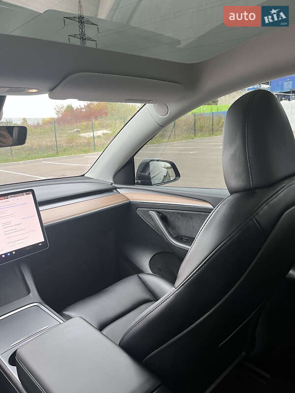 Позашляховик / Кросовер Tesla Model Y 2024 в Рівному