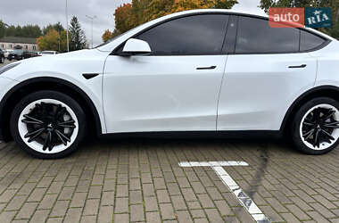 Внедорожник / Кроссовер Tesla Model Y 2023 в 