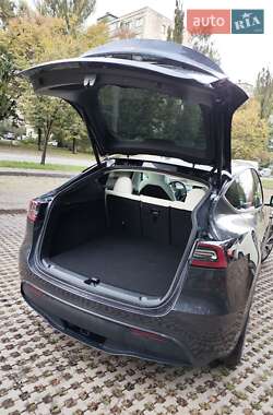 Внедорожник / Кроссовер Tesla Model Y 2024 в 