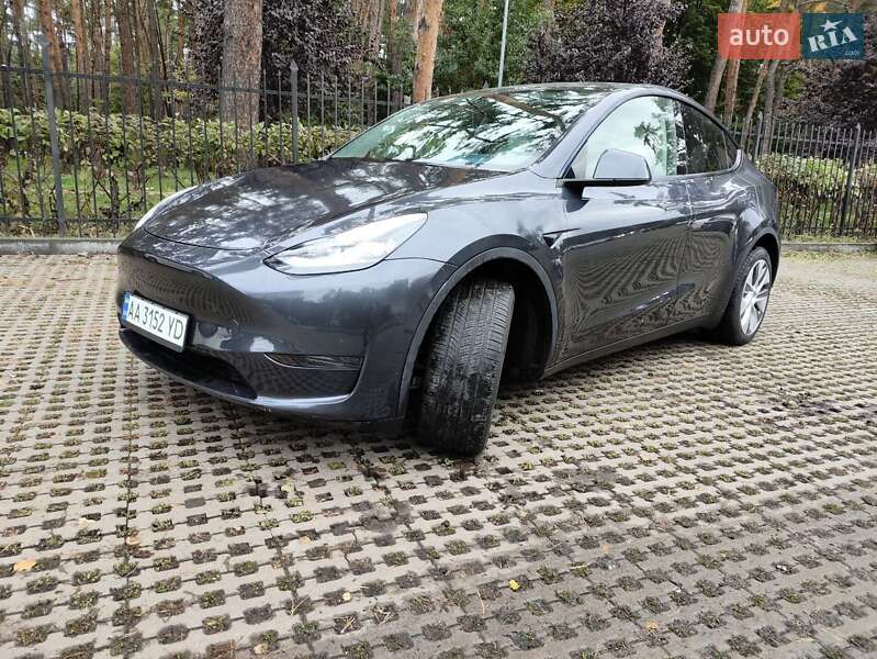 Позашляховик / Кросовер Tesla Model Y 2024 в Києві