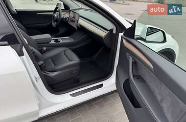 Позашляховик / Кросовер Tesla Model Y 2024 в 