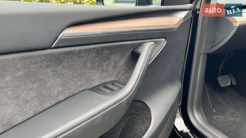 Внедорожник / Кроссовер Tesla Model Y 2023 в Луцке