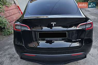 Седан Tesla Model Y 2022 в 
