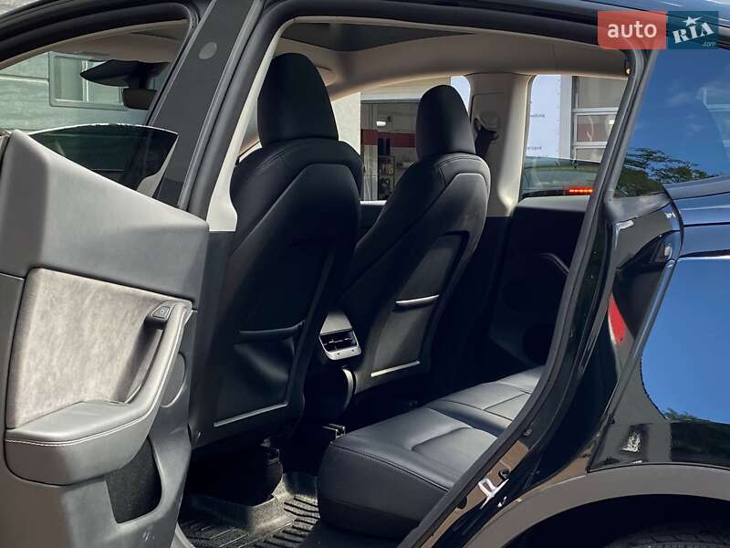 Внедорожник / Кроссовер Tesla Model Y 2024 в Киеве