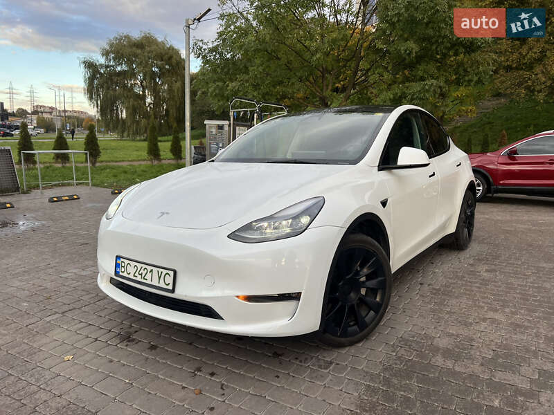 Tesla Model Y 2023