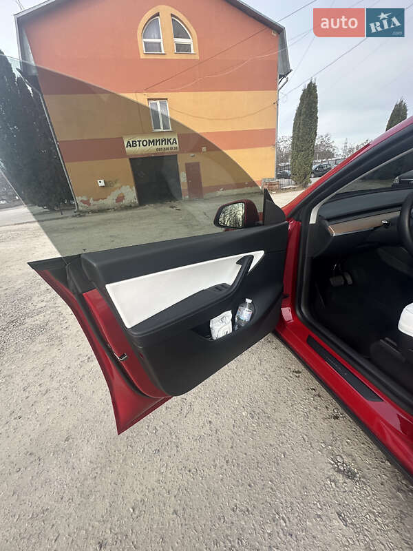 Внедорожник / Кроссовер Tesla Model Y 2021 в Киеве