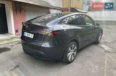 Позашляховик / Кросовер Tesla Model Y 2024 в 