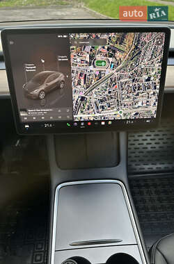 Позашляховик / Кросовер Tesla Model Y 2024 в 