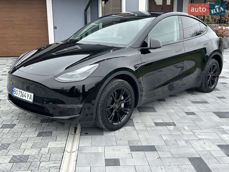 Tesla Model Y 2024