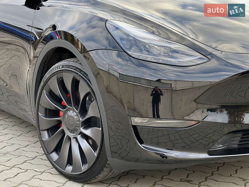 Внедорожник / Кроссовер Tesla Model Y 2023 в Стрые