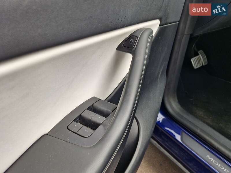 Позашляховик / Кросовер Tesla Model Y 2022 в Києві