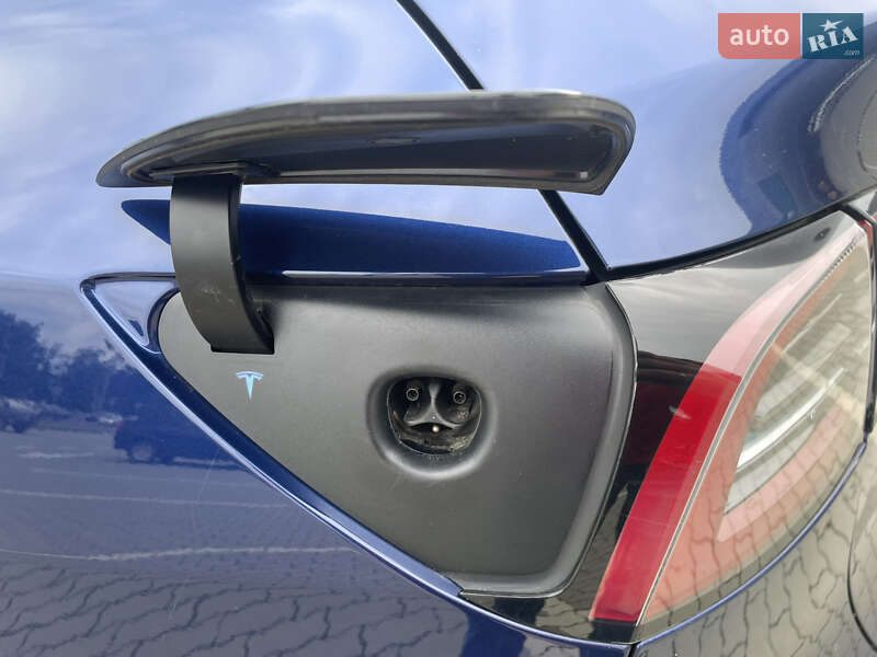 Внедорожник / Кроссовер Tesla Model Y 2023 в Львове