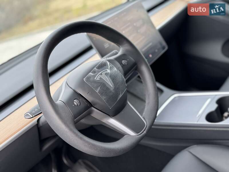 Внедорожник / Кроссовер Tesla Model Y 2024 в Сарнах