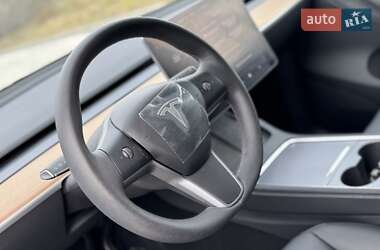 Позашляховик / Кросовер Tesla Model Y 2024 в  фото 17 Позашляховик / Кросовер Tesla Model Y 2024 в