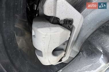Позашляховик / Кросовер Tesla Model Y 2024 в  фото 21 Позашляховик / Кросовер Tesla Model Y 2024 в