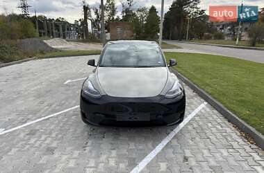 Позашляховик / Кросовер Tesla Model Y 2024 в  фото 39 Позашляховик / Кросовер Tesla Model Y 2024 в