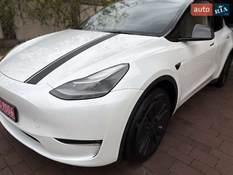 Tesla Model Y 2023