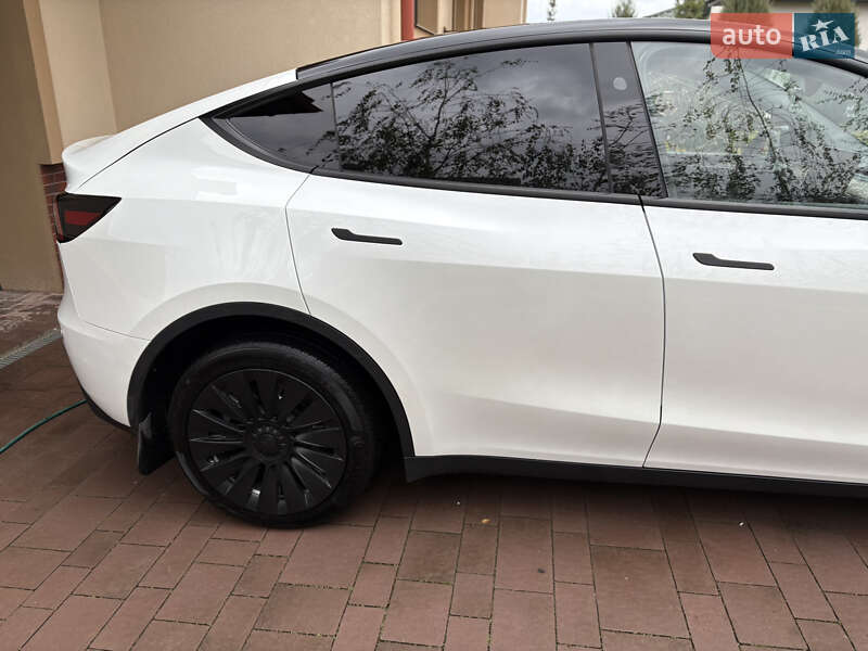 Позашляховик / Кросовер Tesla Model Y 2023 в Новояворівську